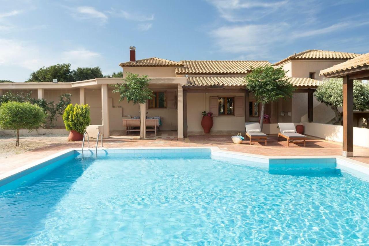 White sand Villa. Spacious villa with prive pool. Agia Pelagia  Esterno foto