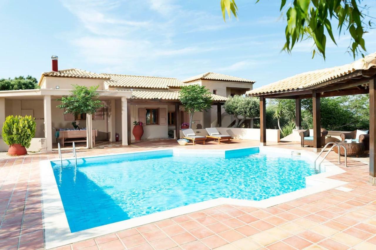 White sand Villa. Spacious villa with prive pool. Agia Pelagia  Esterno foto
