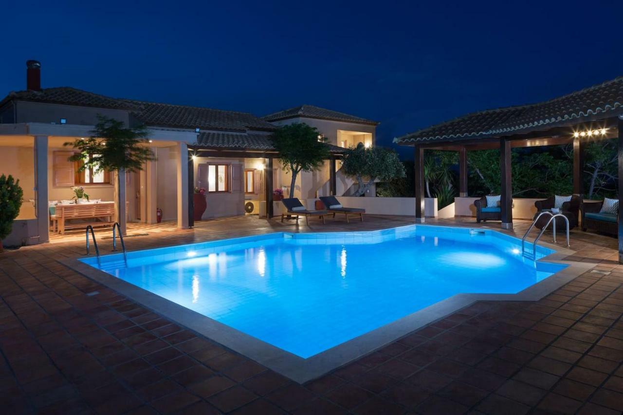 White sand Villa. Spacious villa with prive pool. Agia Pelagia  Esterno foto