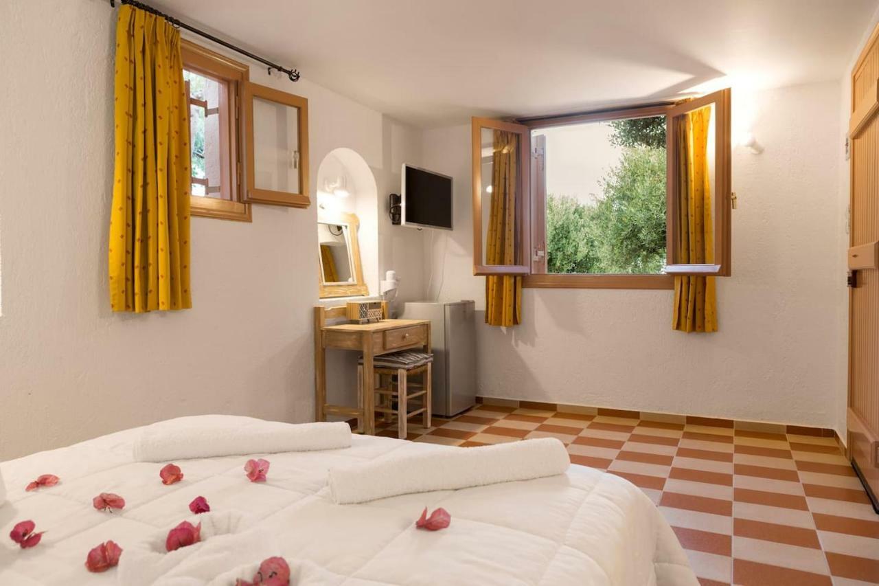 White sand Villa. Spacious villa with prive pool. Agia Pelagia  Esterno foto