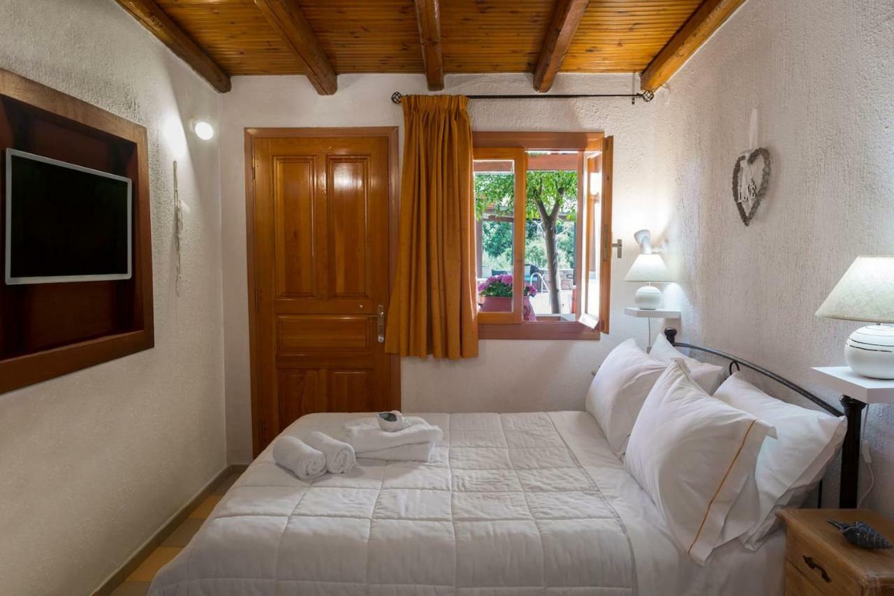 White sand Villa. Spacious villa with prive pool. Agia Pelagia  Esterno foto